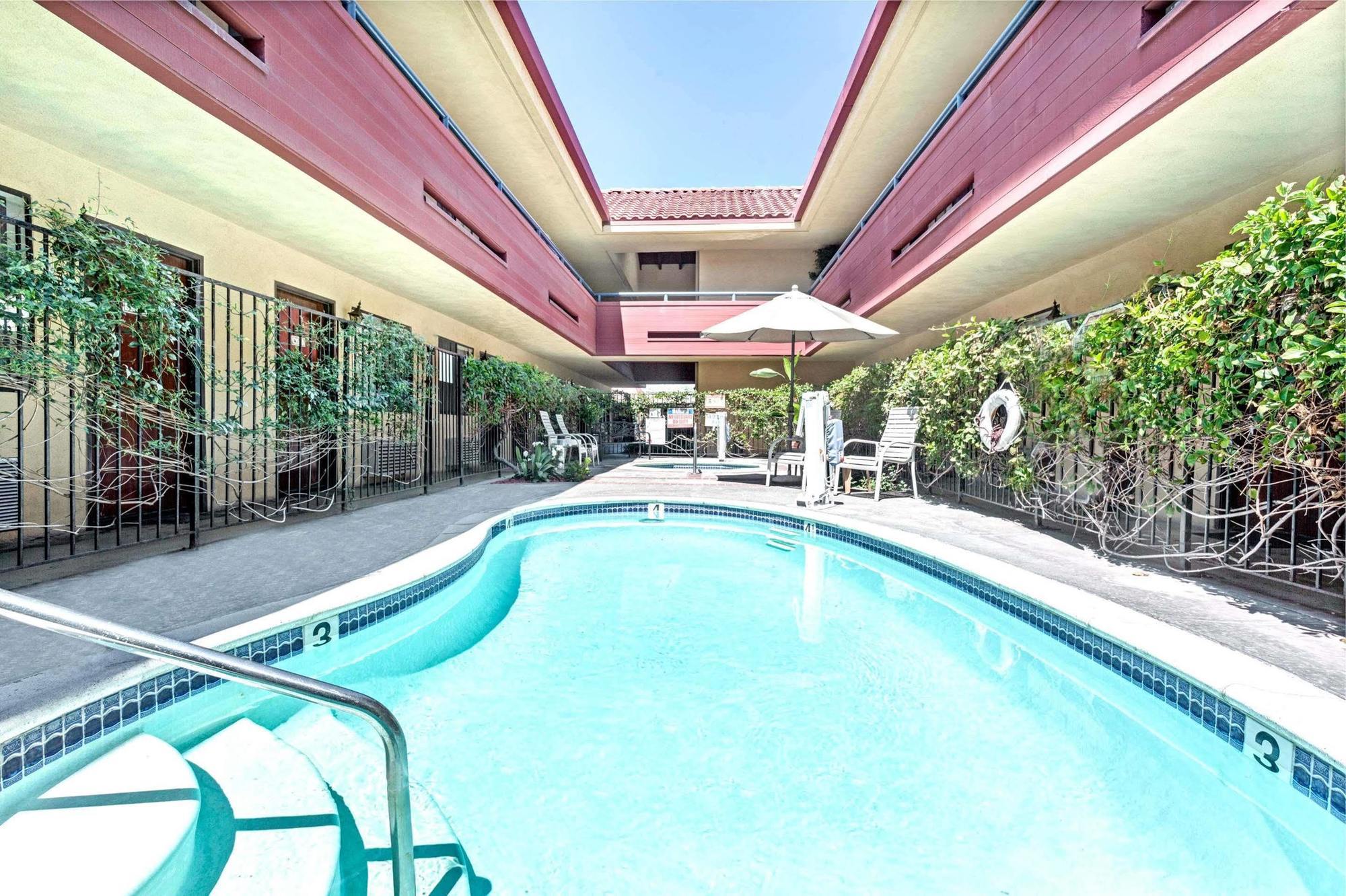 Vantage Point - Woodland Hills Motel Los Ángeles